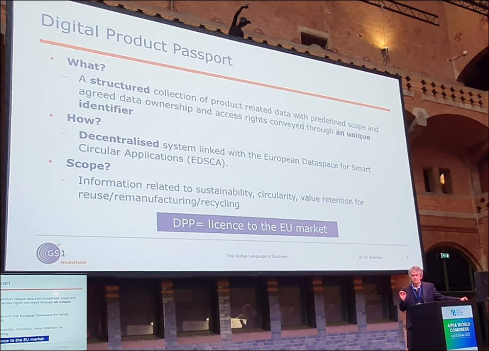 Jan Merckx, Líder de Sustentabilidade da GS1 Europe, apresenta o Passaporte Digital do Produto no Congresso AIPIA 2022.