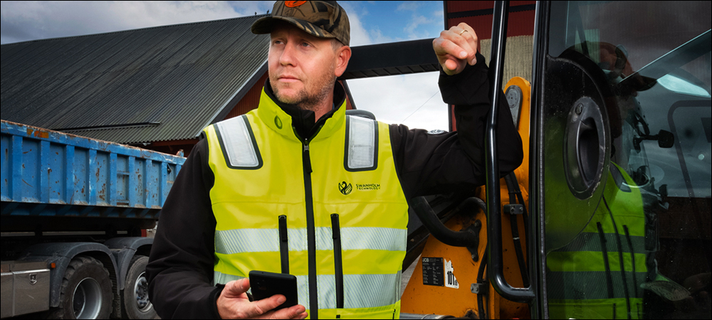 Connected Vest Protects Workers via AI, BLE